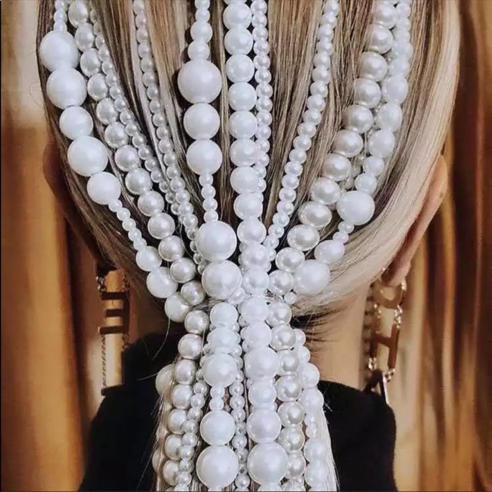 Zara Pearl Hair Strand Clip